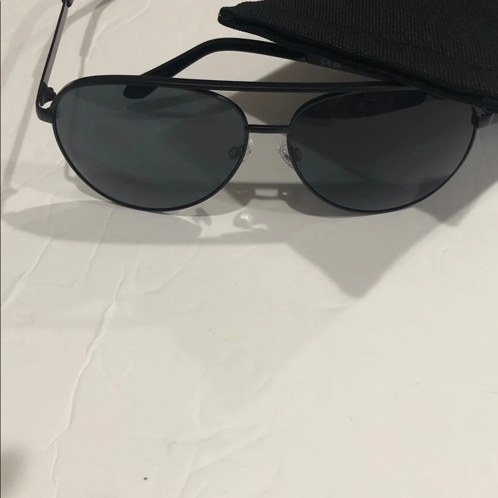 Quay VIVIENNE black oversized aviator sunglasses‎ new with black canvas pouch